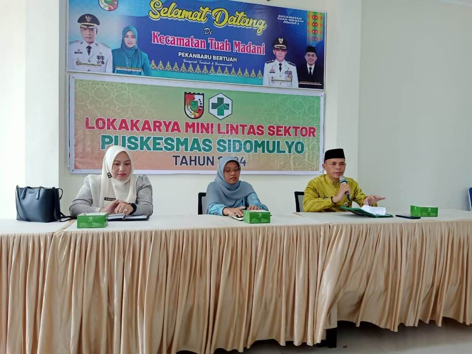 Lokakarya Mini Lintas Sektor Puskesmas Sidomulyo Tahun 2024 di buka oleh Camat Tuah Madani Dr. Nurhasminsyah, S.STP., M.S.i