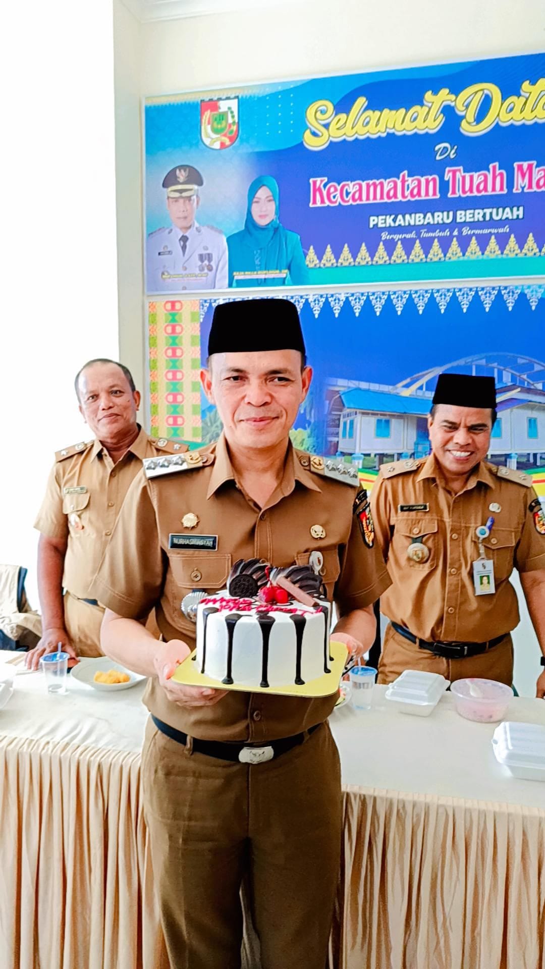 Barokallahu fii umrik Pak Camat ke 42 Tahun