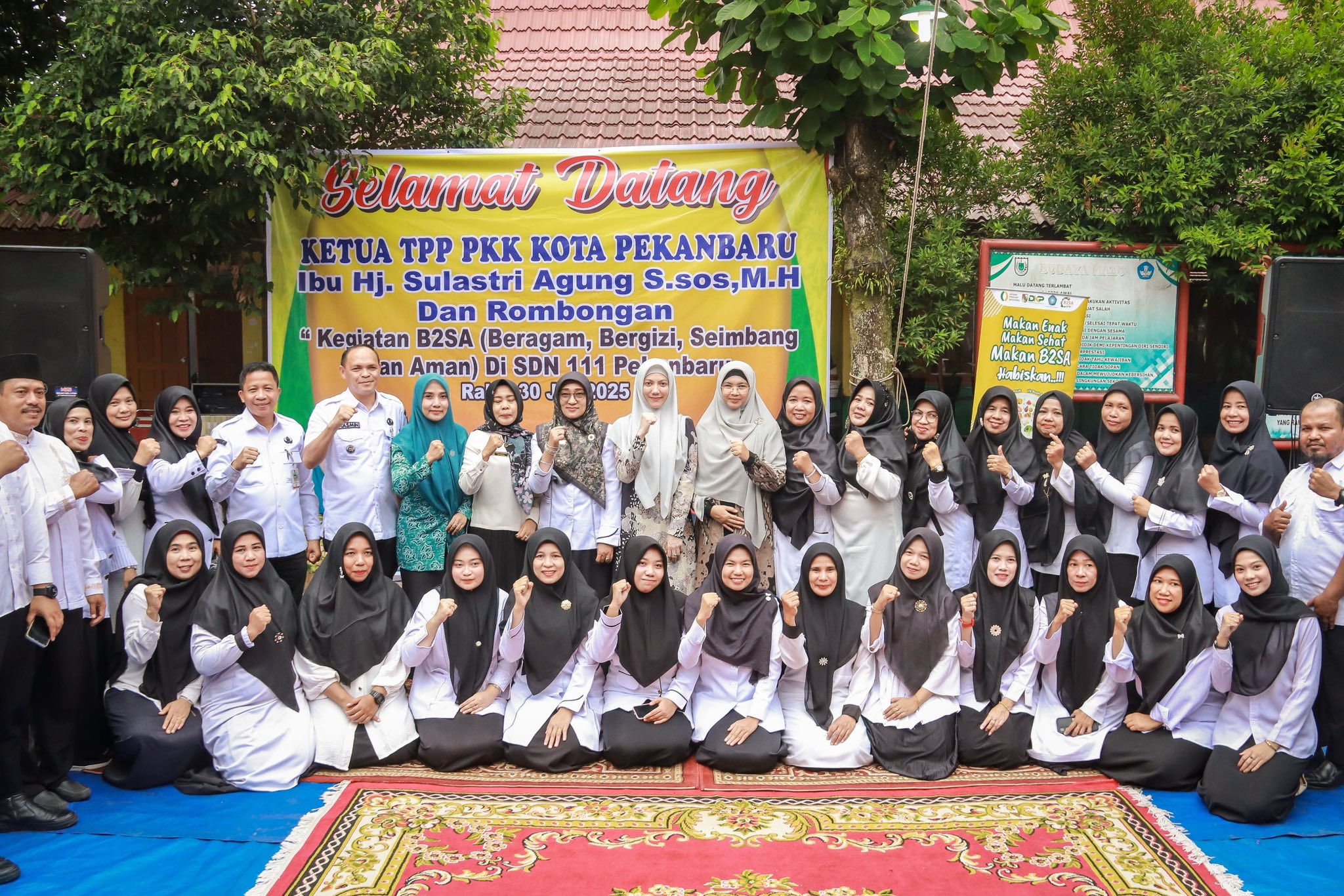Ketua TP. PKK Kota Pekanbaru hadiri kegiatan B2SA di SDN 111 Pekanbaru Kelurahan Sialangmunggu Kecamatan Tuah Madani.
