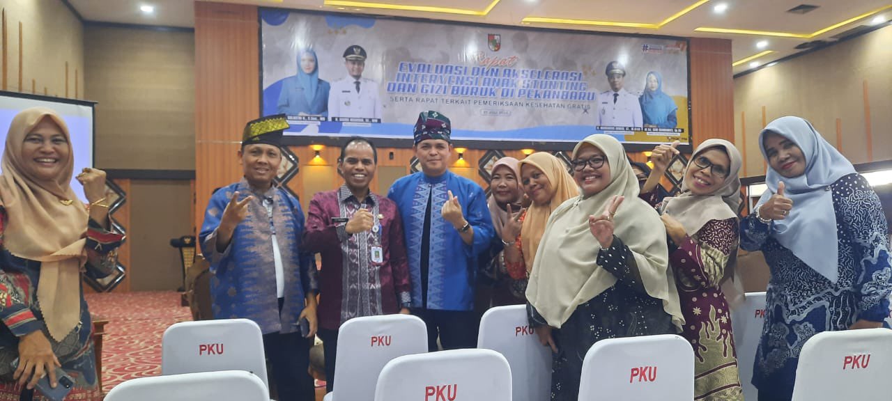 Camat Tuah Madani Dr. Nurhasminsyah, S.STP., M.Si hadiri rapat Evaluasi dan Akselerasi Intenversi Anak STUNTING dan GIZI BURUK di Kota Pekanbaru