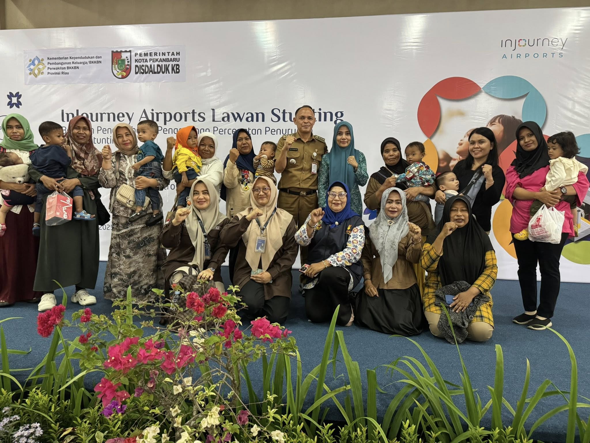 Camat Tuah Madani Hadiri Kegiatan Bantuan Pencegahan dan Penanganan Percepatan Penurunan Stunting serta Bantuan Renovasi Halte Kota Pekanbaru